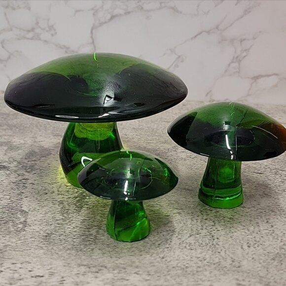 MCM Vintage Viking Avocado Green Glass Small Mushroom Paperweight - Picture 8 of 9